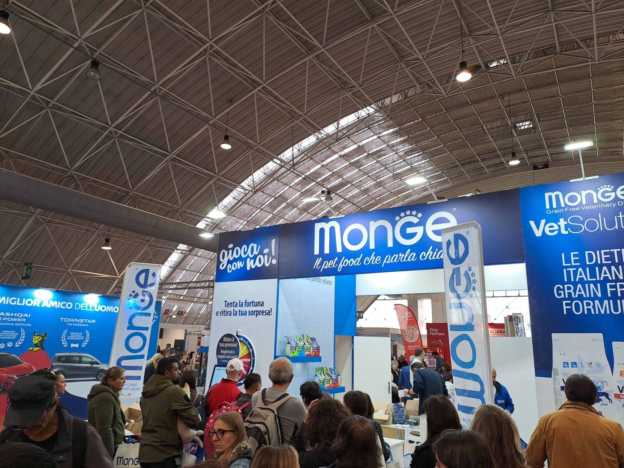 4 zampe in fiera stand Monge
